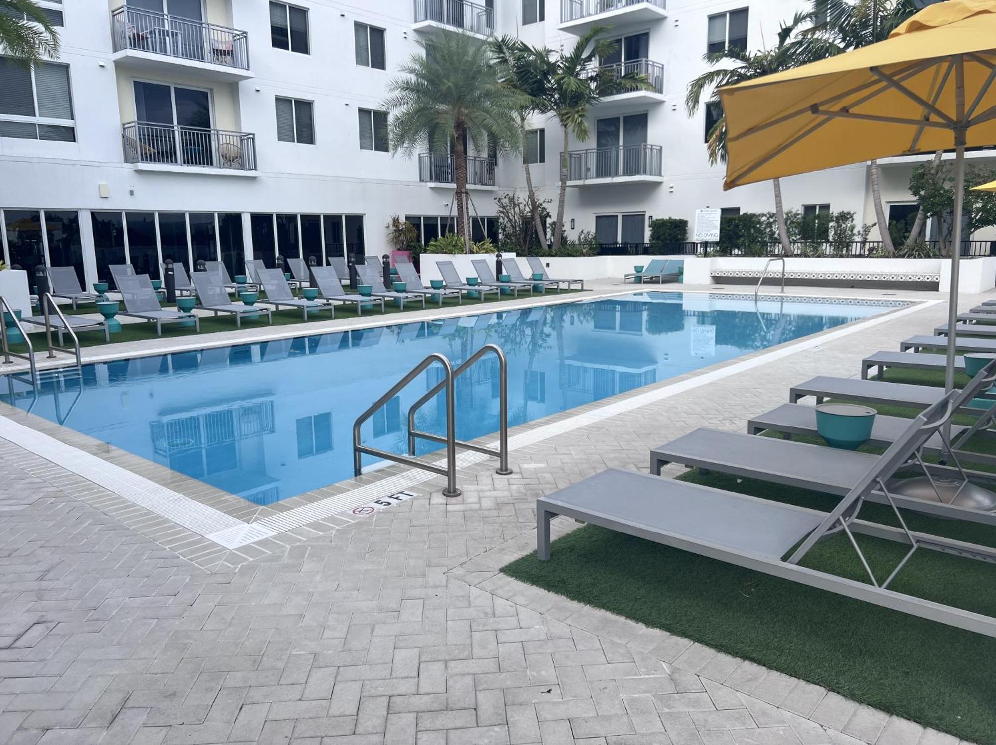 Master Bed Room In Calle Ocho Miami Buitenkant foto