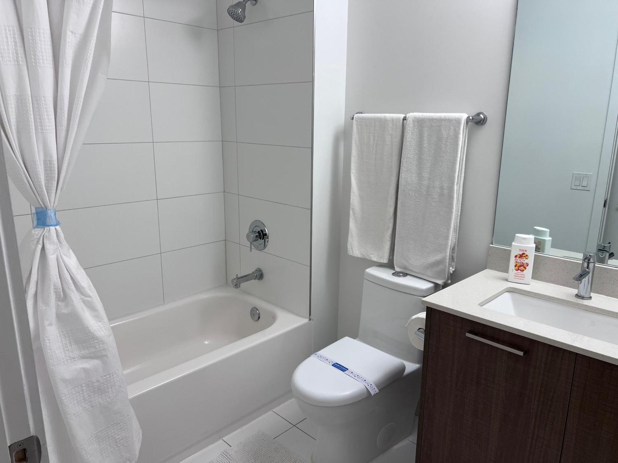 Master Bed Room In Calle Ocho Miami Buitenkant foto