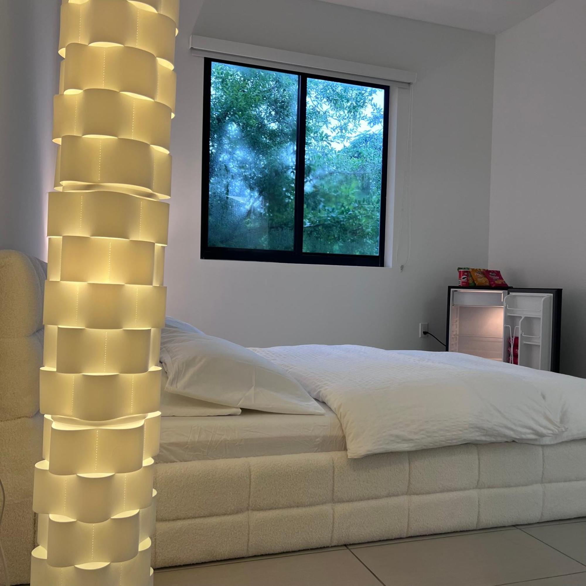 Master Bed Room In Calle Ocho Miami Buitenkant foto